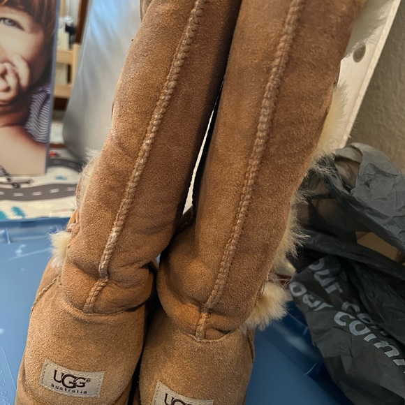 Practically brand new ugg boots - Picture 2 of 3